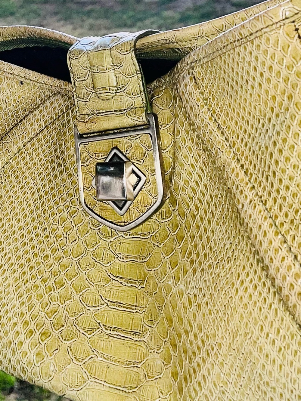 Rattlesnake skin  Textured Shoulder Bag in Olive Green Style